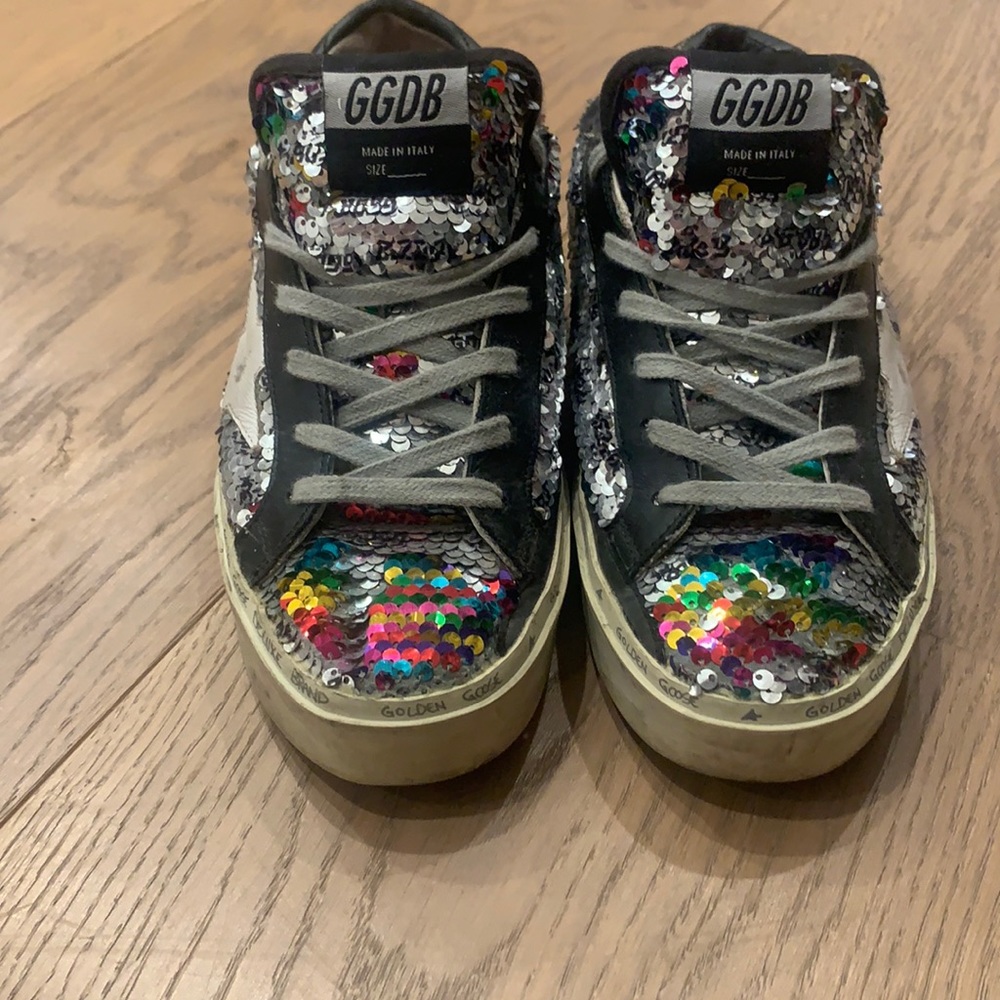 Golden goose sneakers worn a few times!